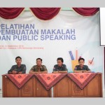 Asah Soft Skill dan Kemampuan Menulis, DEMA FEBI Giring Maba Ikuti Pelatihan Ini