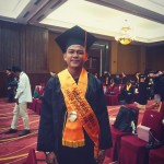 Tanpa Kasih Orang Tua Sejak Kecil, Rivaldi Lulus Cepat dengan Predikat Terbaik FEBI