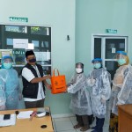 UIN Walisongo Beri Bantuan APD untuk Tenaga Medis Sekitar Ngaliyan