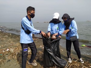 Mahasiswa KKN Usai Lakukan Sidak Pantai Bersih