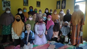 Kelompok 129 KKN RdR Sosialisasi ‘Pentingnya Investasi’ kepada Anggota PKK
