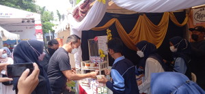 Festival Pasar Sehat UMKM Kecamatan Ngaliyan, Wadah Kolaborasi Mahasiswa KKN UIN Walisongo Bersama KitaZone