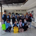 Putus Sebaran Covid 19; Kelompok 6 KKN RdR 77 UIN Walisongo Adakan Pembuatan dan Penyemprotan Desinfektan di Desa Sidorejo