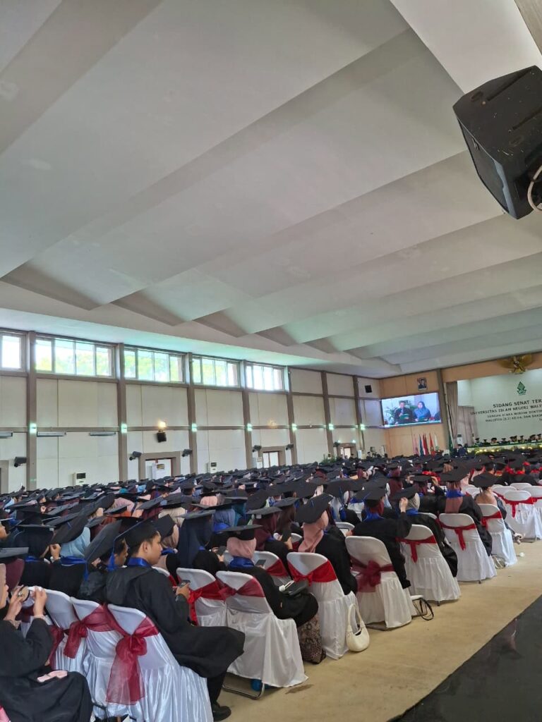 Wisuda dibagi 2 Sesi, Ribuan Mahasiswa UIN Walisongo Resmi Diwisuda